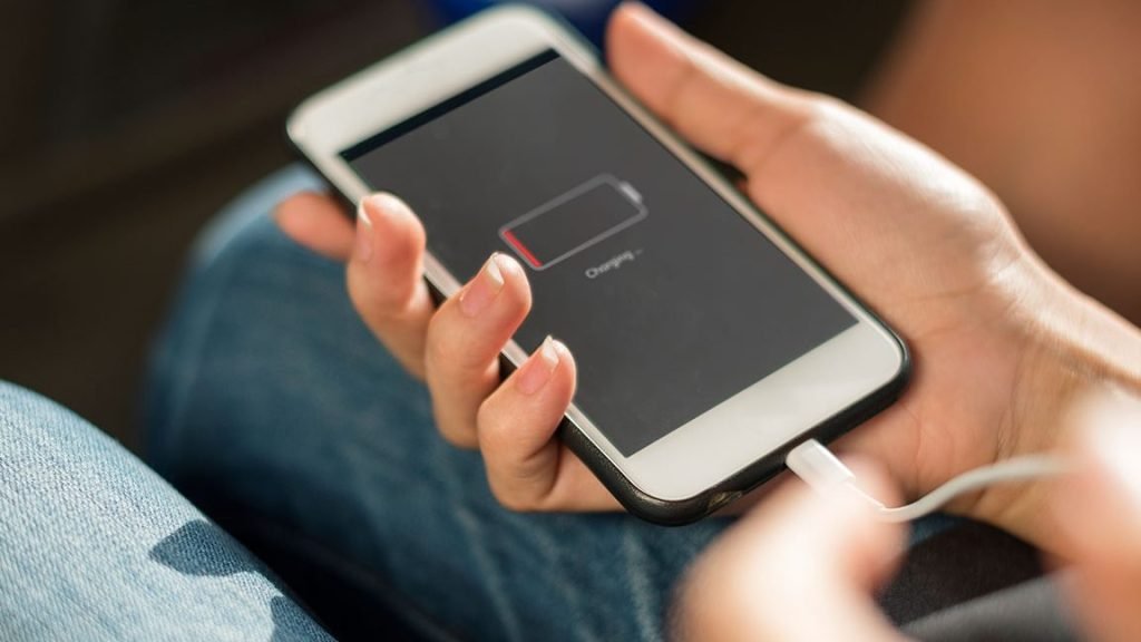 Telefonu Şarj Olurken Kullanmak Zararlı mı? 1 telefonu sarj olurken kullanmak zararli mi 1