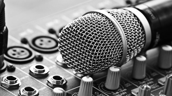yeni cikan muziklerden haberdar olabileceginiz en iyi 8 web sitesi