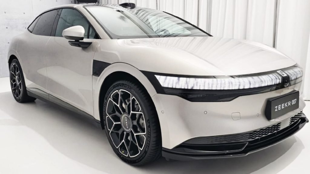 Zeekr 07 Sedan: 870 km Menzilli Elektrikli Otomobil! 1 zeekr 07 sedan 870 km menzilli elektrikli otomobil